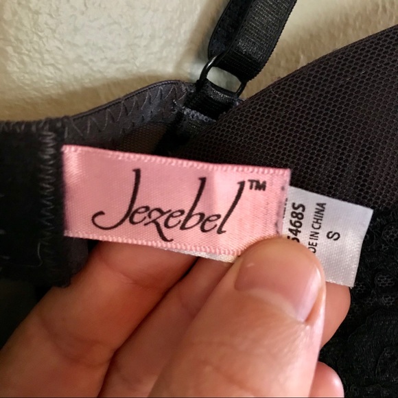 JEZEBEL lingerie - Picture 3 of 4